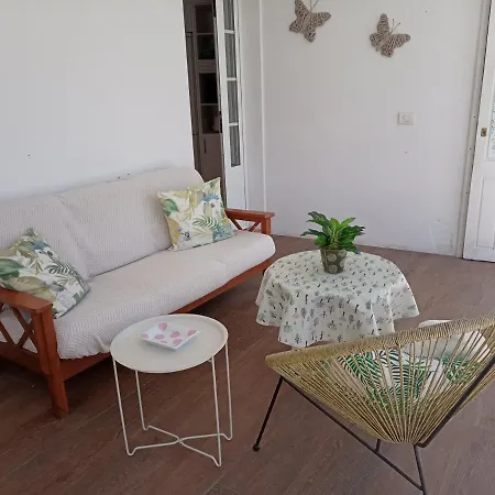 Entero Con Jardin En Casa Amelia Padrón